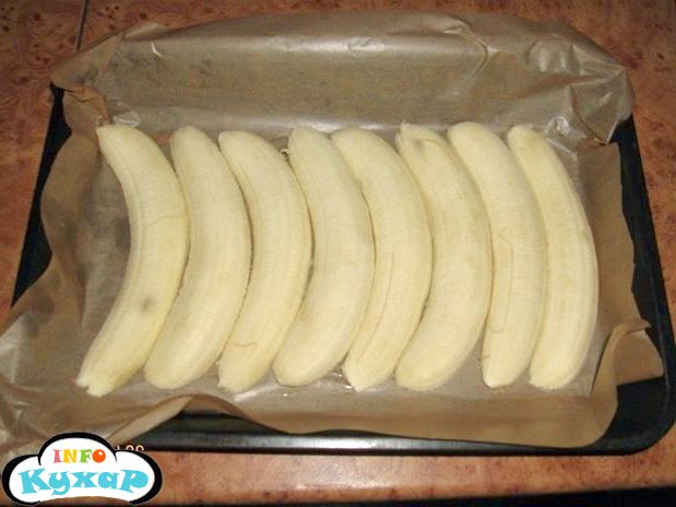 Запечені банани з сиром і йогуртом