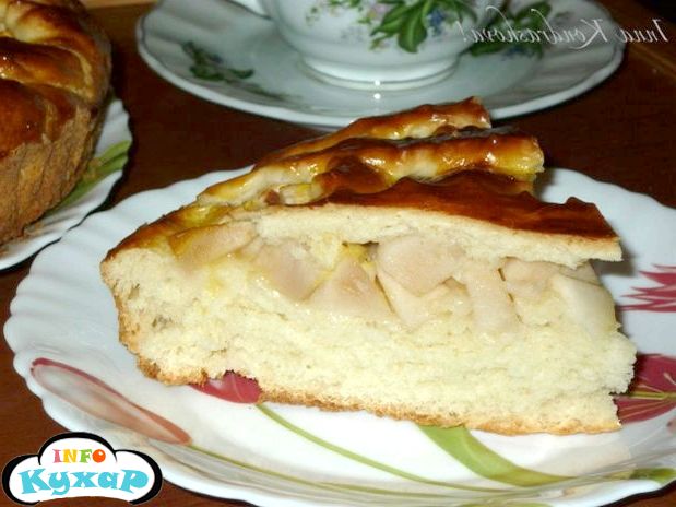 Відкритий дріжджовий пиріг з яблуками