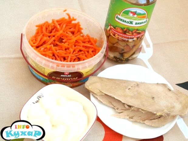 Салат з маринованими опеньками і корейської морквою