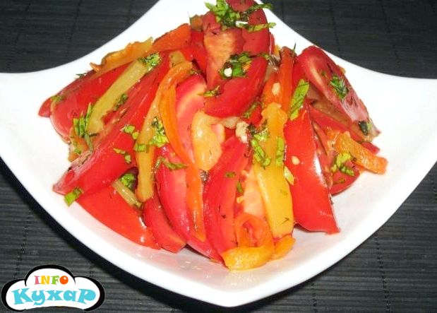 Салат з томатами і запеченим перцем