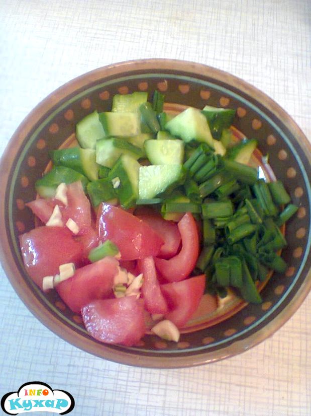 Салат з помідорів і огірків