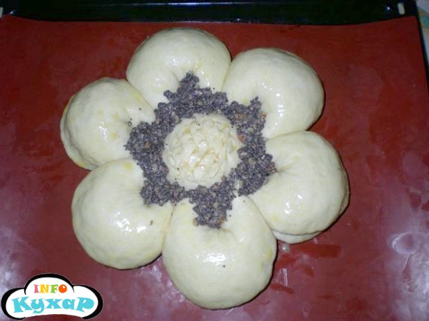 Пиріг-квітка з маковою начинкою