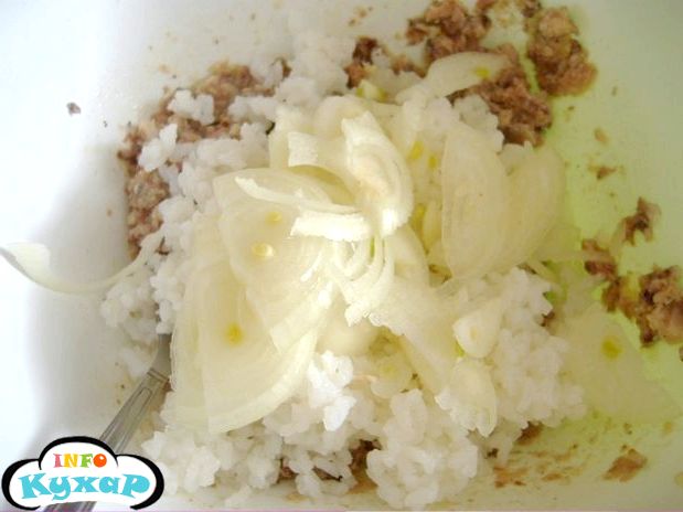 Салат з горбушею і рисом