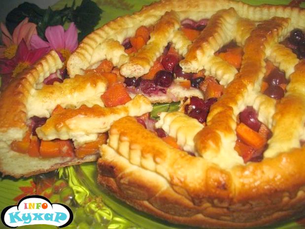 Гарбузово-вишневий пиріг