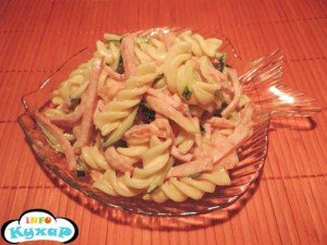 Салат з макаронами італія