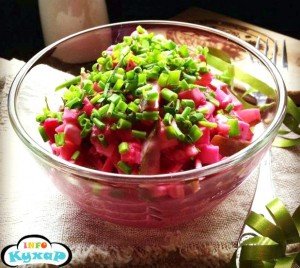 Салат буряк з солоним огірком